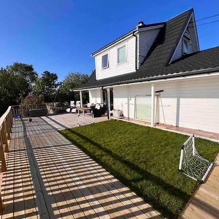 House In West With View And Hot Tub ברגן